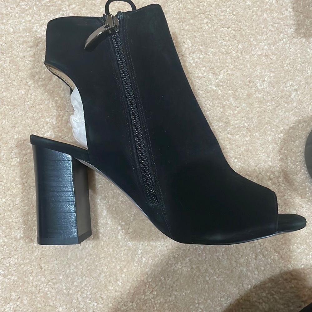 🎉Host Pick🎉 NWOT Suede Nieman Marcus Sandals - Picture 2 of 4